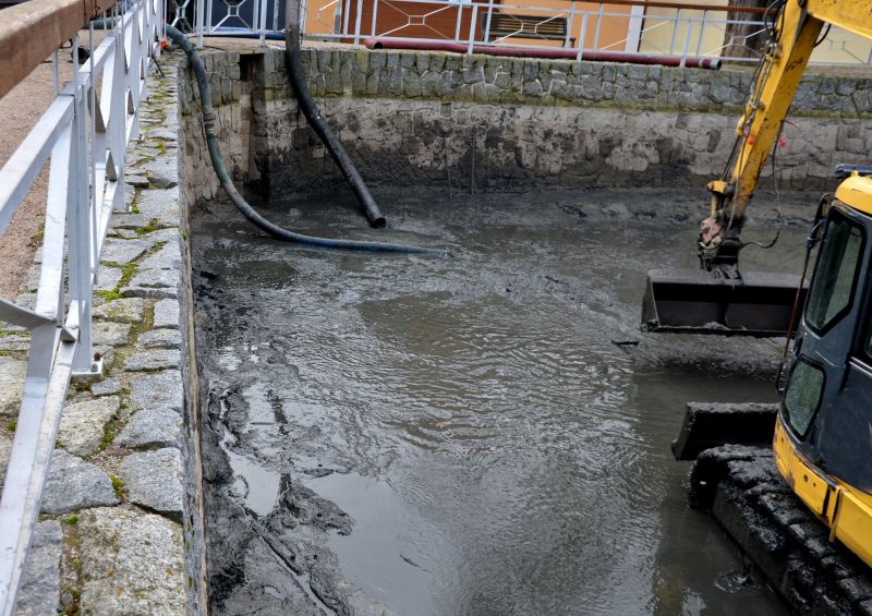 Pond Excavation Machinery